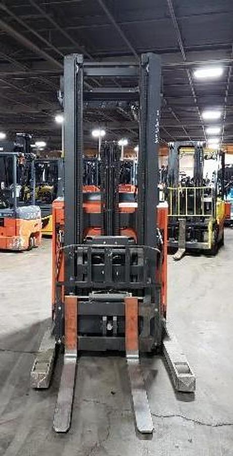 Front angle of 2020 Toyota 9BDRU15 showing forks, mast, and reach mechanism