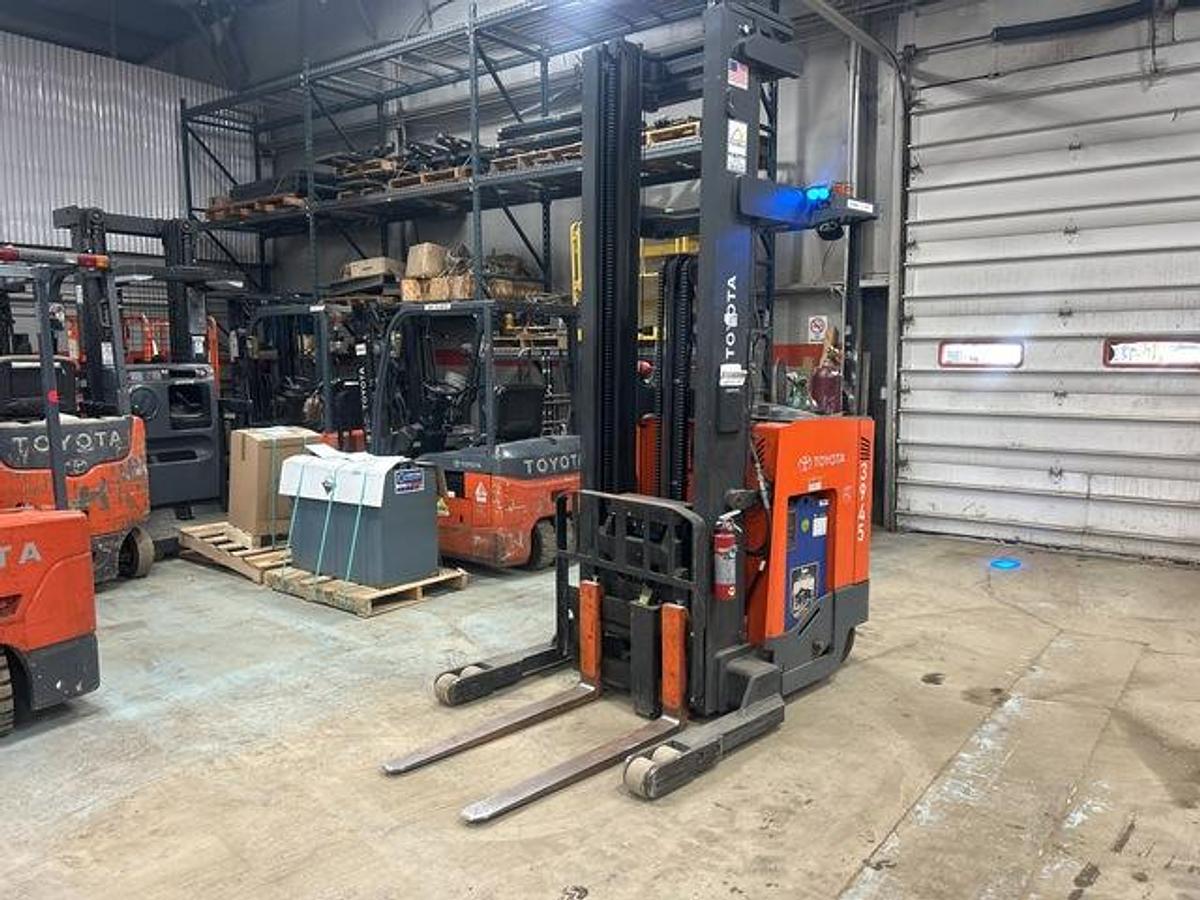 2019 Toyota 9BRU23 front angle — 268” lift height, 40” forks, 36V electric reach truck