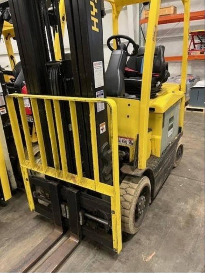 Hyster E50XN – front angle view – triple mast, side-shifting fork positioner, and cushion tires – CSA-certified electric forklift – Brampton ON