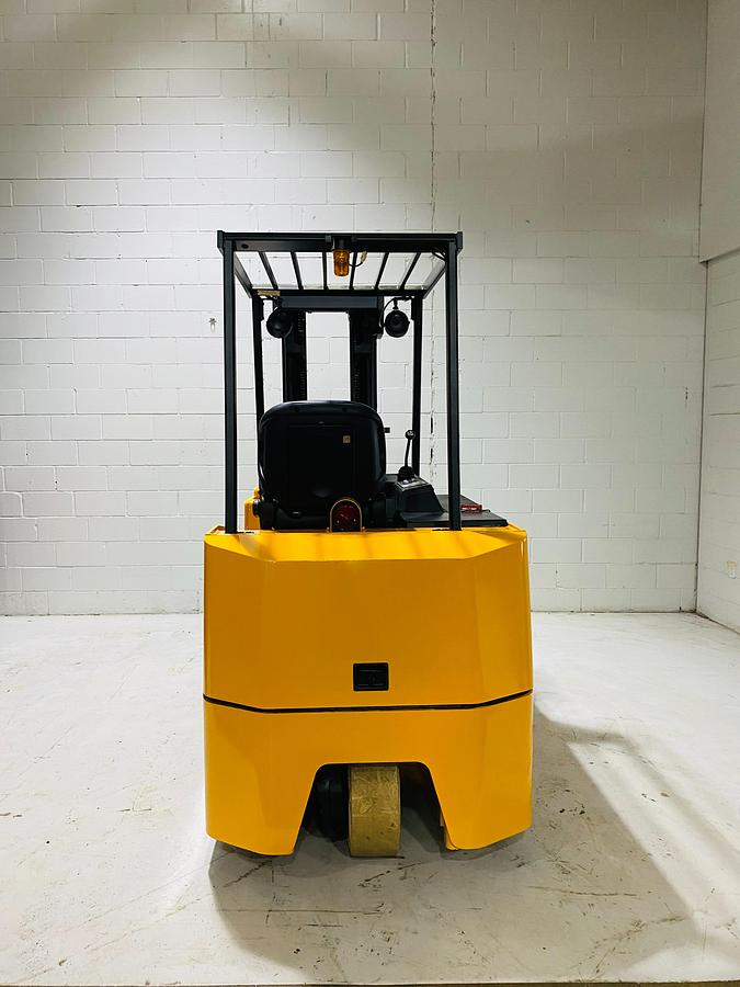 Drexel SLT22 – back view – counterweight, roll-out battery tray, CSA/MOL decals – electric VNA forklift – Brampton ON