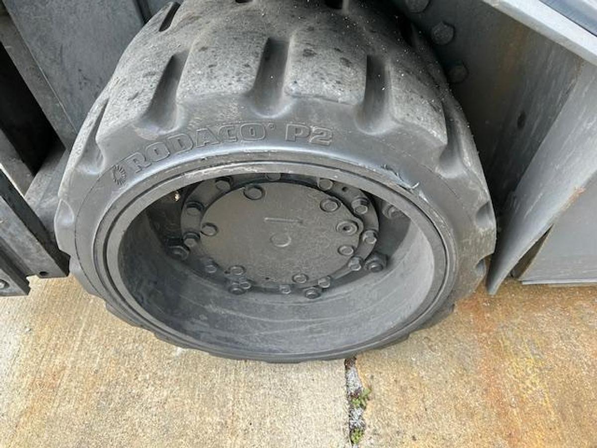 Front traction drive tire of Toyota 7FBCU45 forklift – poly cushion tire mounted under carriage with 9,100 lb load rating – Premier Lift Equipment Brampton ON