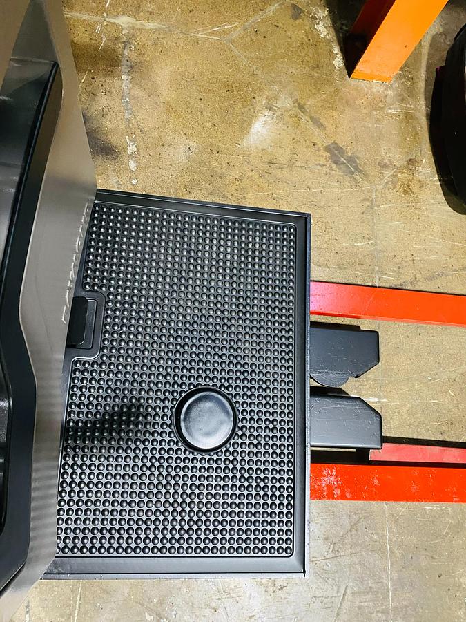 Raymond 550-OPC30TT WG – operator platform view – anti-slip flooring and harness-ready controls – CSA certified picker – Brampton ON