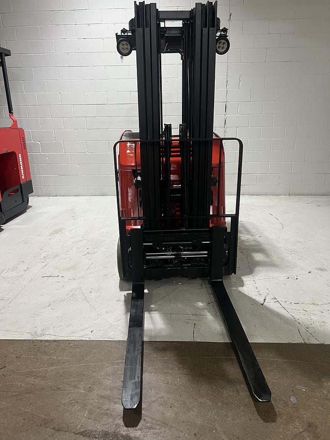 Used 2018 Raymond 425-C50TT Stand-Up Dockstocker | 5,000 lb | 188" Triple Mast | 36V Electric | Premier Certified™