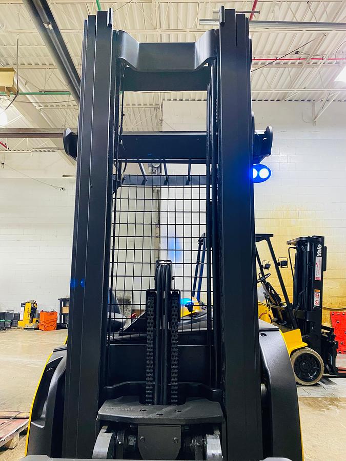 Front view of mast and safety screen