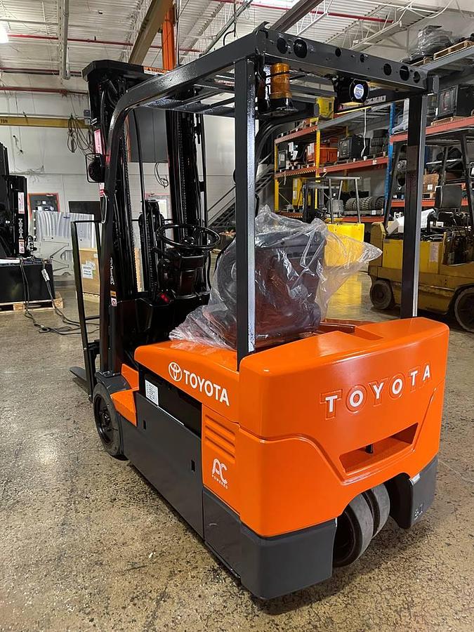 Toyota 7FBEU20 – angled rear corner view – counterweight and chassis – CSA certified electric forklift – Brampton ON