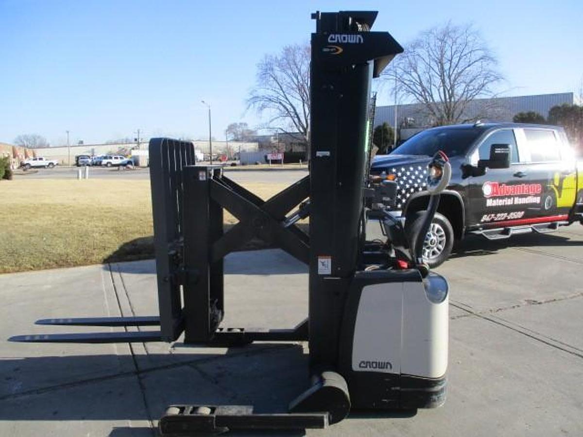 Sold-Crown-SHR5520-25-CSA-Walkie-Reach-Stacker-2,500lb-127”-Lift-BramptonON