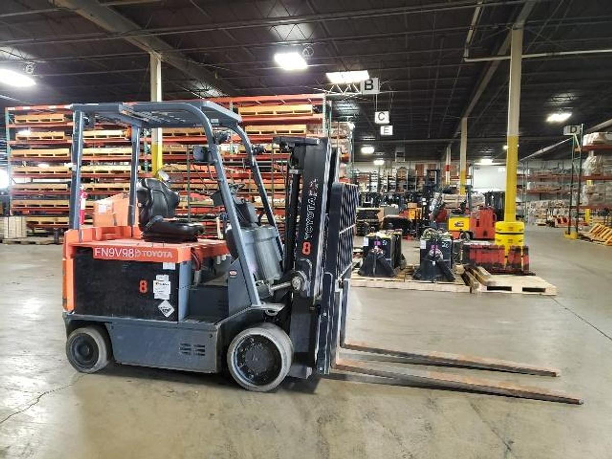 Toyota 7FBCU35 Electric Forklift Triple Mast Raised 171 Inches