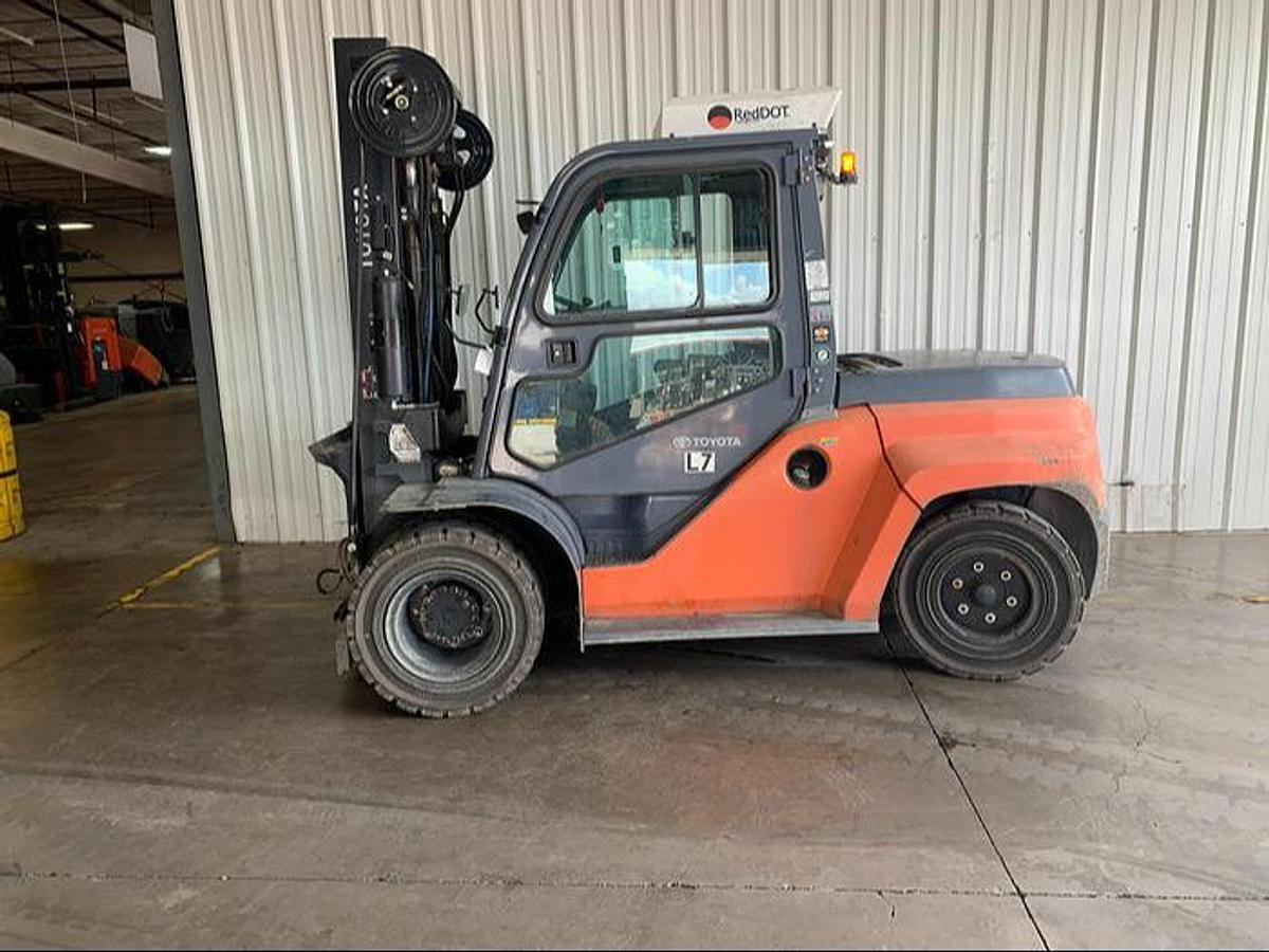 2019 Toyota 8FD70U Diesel Forklift | Full Cab | Clamp-Ready | Pneumatic Tires | CSA Certified | Brampton ON | Export Ready