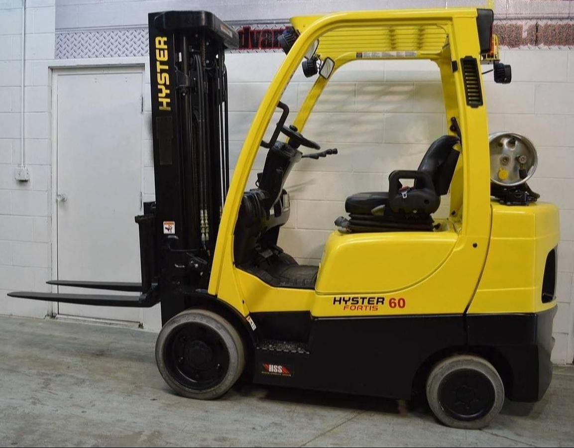 Opposite side view of Hyster S60FT propane forklift – CSA-certified 6,000 lb indoor unit with 187” triple mast, ergonomic operator station, and cushion tires – Premier Lift Equipment Brampton ON