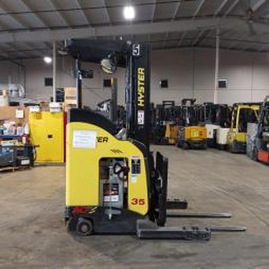 2018 Hyster N35ZR2 single‑reach forklift side view 3,500 lb 212 inch mast 24 volt CSA