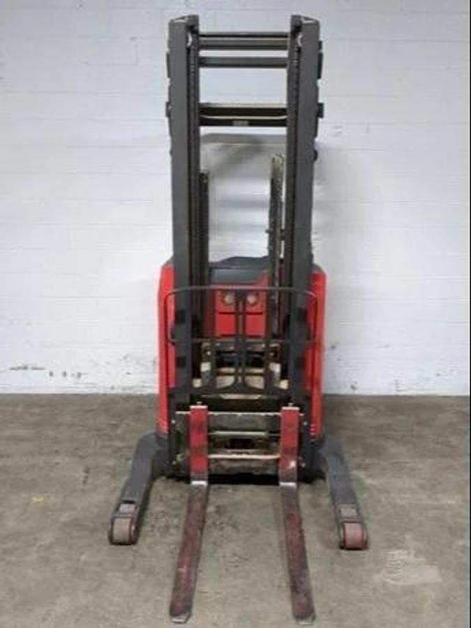 Raymond 750-R35TT – direct front view – 42” forks, reach carriage, and mast – CSA/MOL certified electric reach truck – Brampton ON