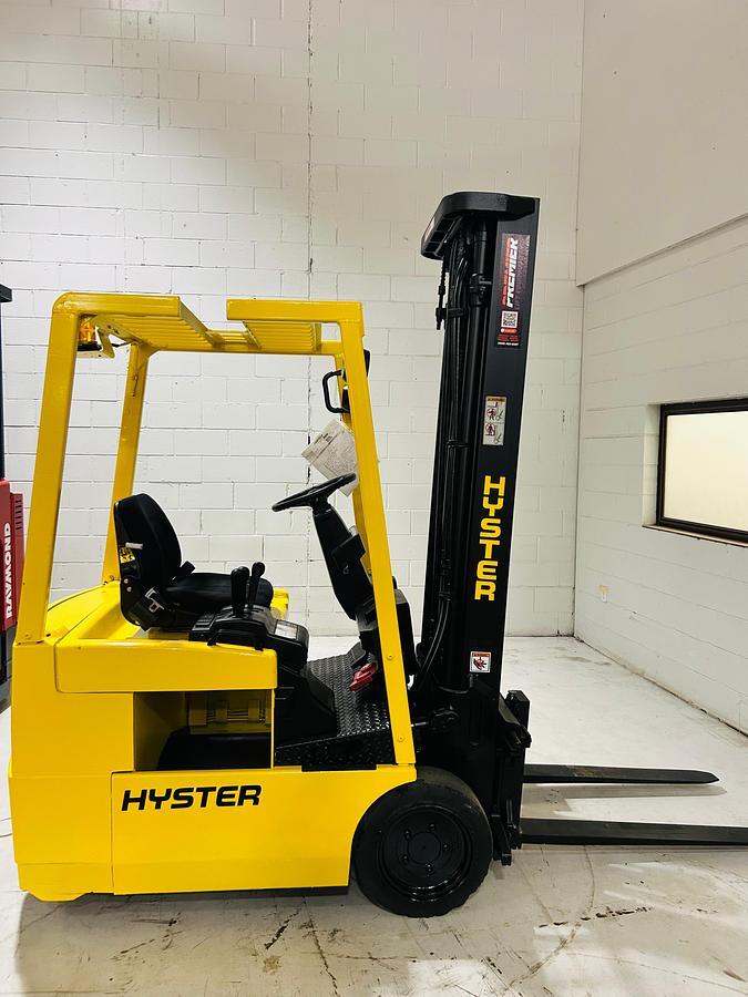 Hyster J30XMT forklift – full side profile – CSA certified – 3-wheel electric – Brampton ON