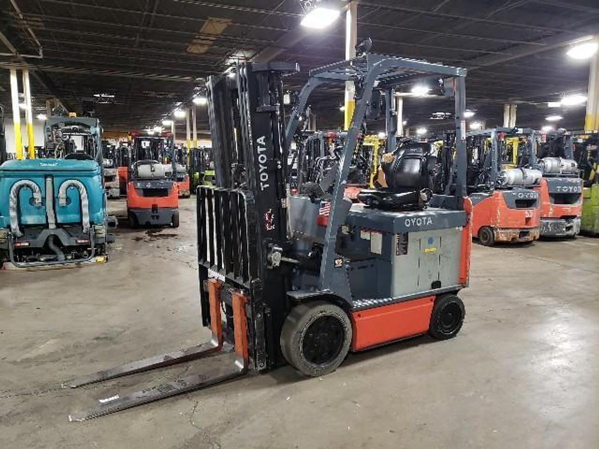 "2020 Toyota 8FBCU20 electric forklift side view with 83/189 triple mast"