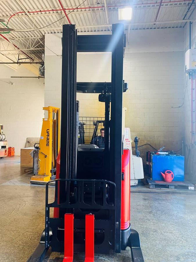Raymond 750-R35TT – direct front view – 42” forks, reach carriage, and mast – CSA/MOL certified electric reach truck – Brampton ON