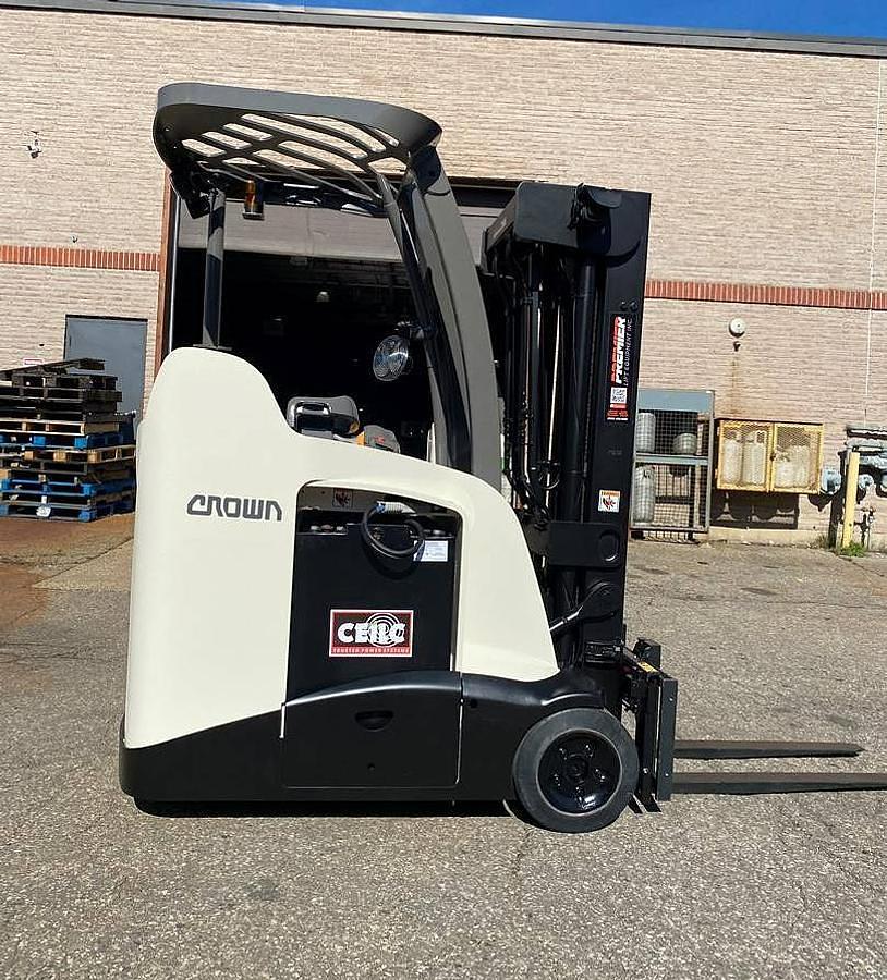 Refurbished Stand‑Up Docker Forklifts