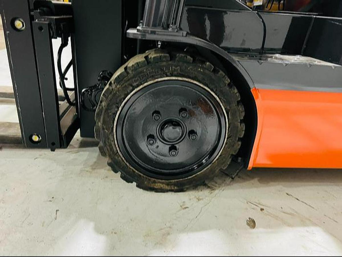 Close-up of drive tire on refurbished 2023 Toyota 8FBE20U electric forklift showing non-marking tread and cushion profile during Mississauga deployment