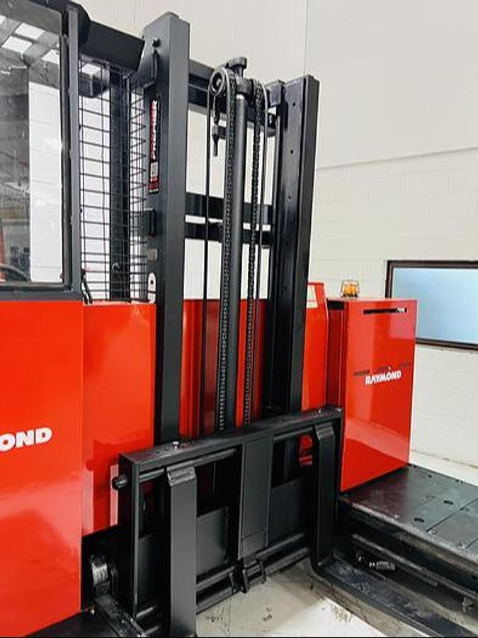 Raymond SL60TN sideloader – forward angle view – 42” adjustable forks, 30” deck, and auxiliary carriage – CSA certified long-load forklift – Brampton ON