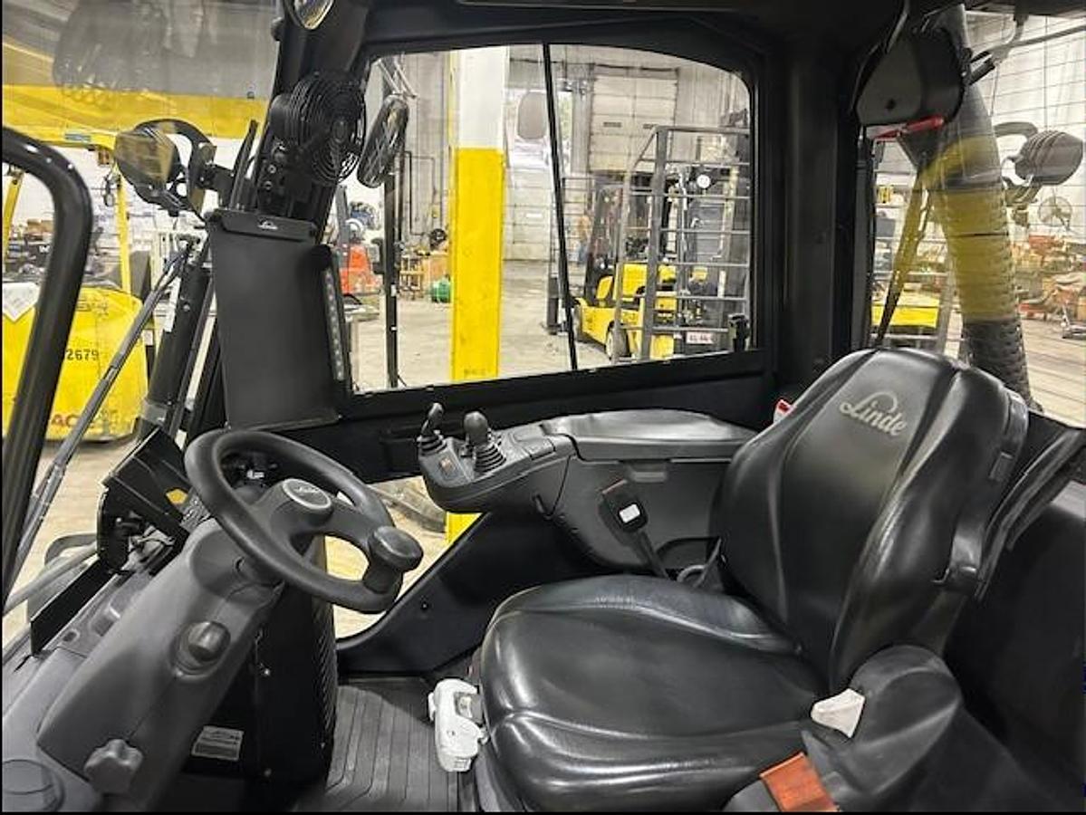 Operator compartment of Linde H45D forklift – full cab with heat and A/C, ergonomic controls, suspension seat, and tilt steering – Premier Lift Equipment Brampton ON