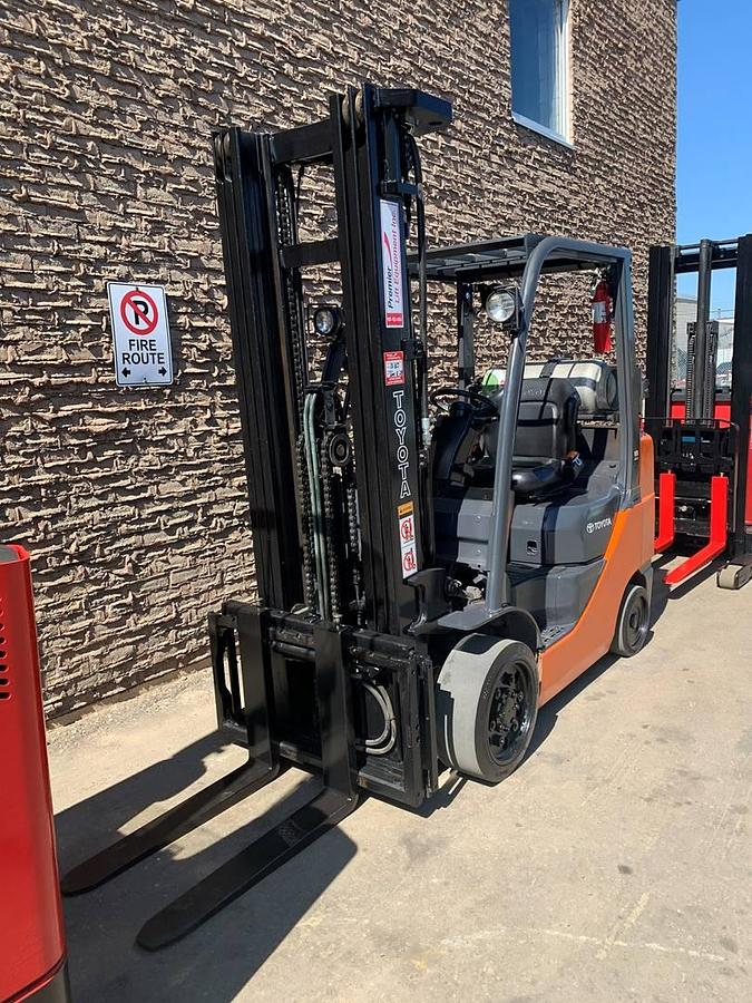 Toyota 8FGCU30 – angled front view – 42” forks, triple mast, and cushion tires – CSA-certified LPG sit-down forklift – Brampton ON