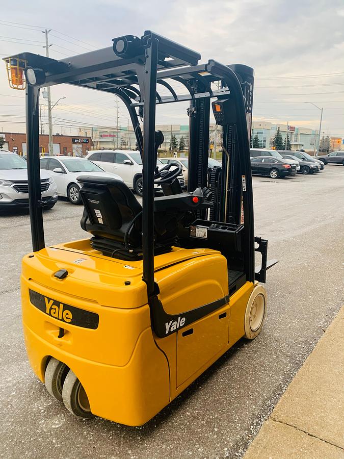 Yale ERP030VTN – rear counterweight side angle – CSA certified – reconditioned electric forklift – Brampton ON