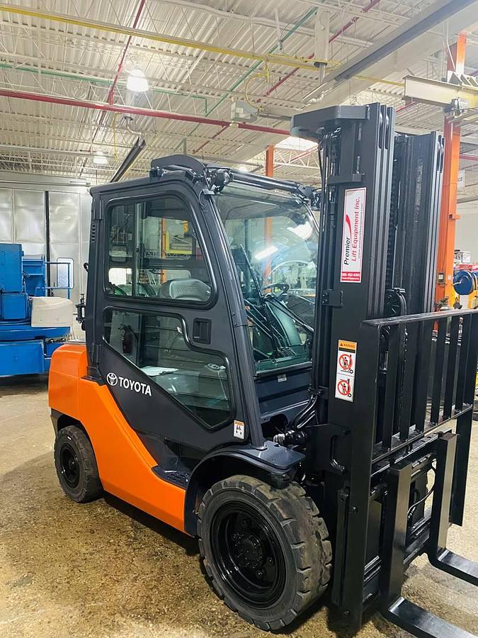2018 Toyota 8FGU30 LPG Forklift | CSA Certified | Triple Mast | Full Cab | Pneumatic Tires | Brampton ON | Export Ready