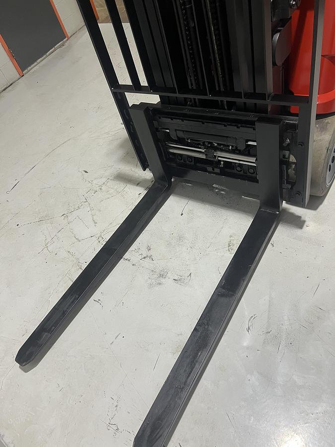 Used 2018 Raymond 425-C50TT Stand-Up Dockstocker | 5,000 lb | 188" Triple Mast | 36V Electric | Premier Certified™