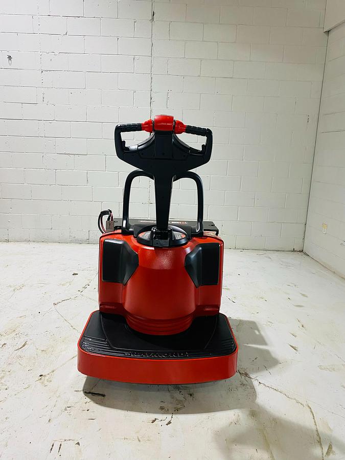 Raymond 8410 – rear view – fixed operator platform and butterfly throttle – CSA/MOL certified electric pallet jack – Brampton ON