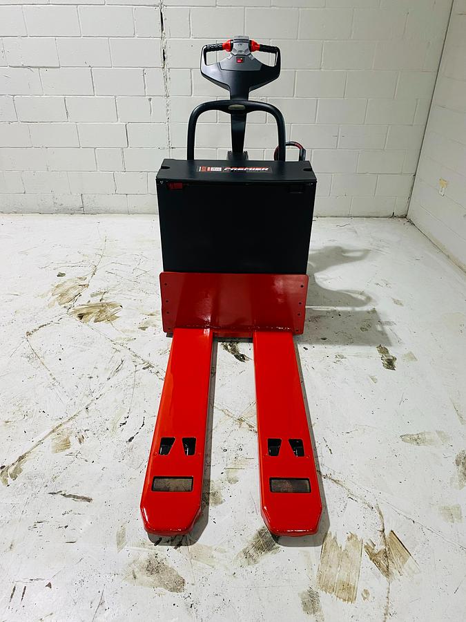 Raymond 8400 – front-facing view – tapered 27×48 forks – CSA certified rider pallet jack – Brampton ON