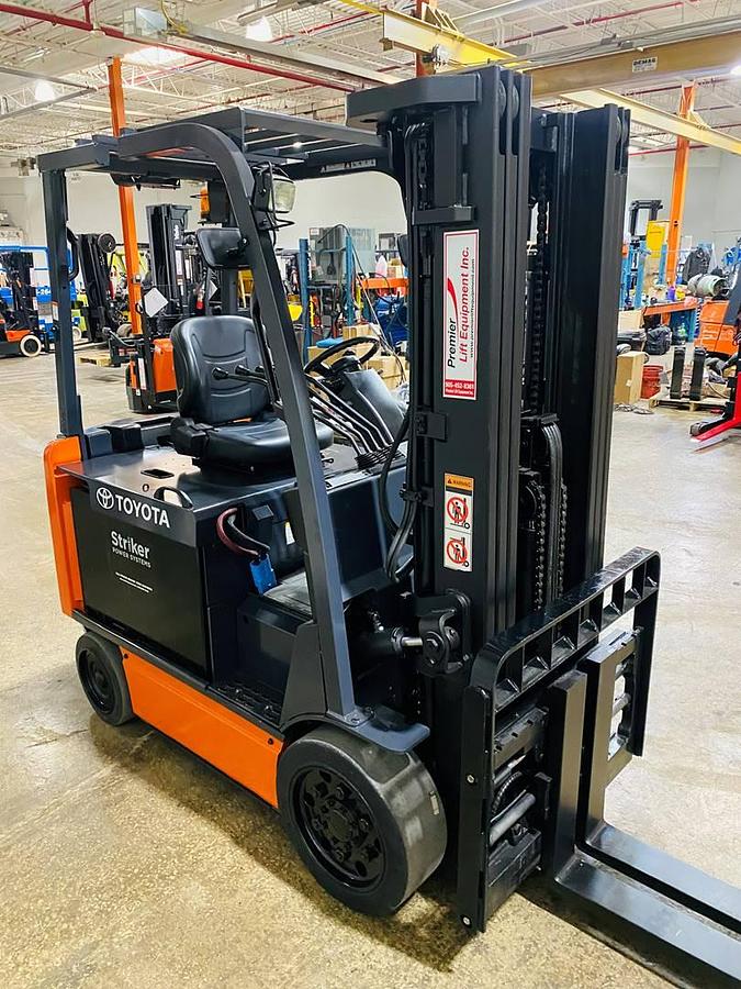 Angled front side view of 2019 Toyota 8FBCU32 electric sit-down forklift showing triple-stage mast, cushion tires, 42” forks with side shift, and CSA-certified chassis – unit staged in Brampton ON