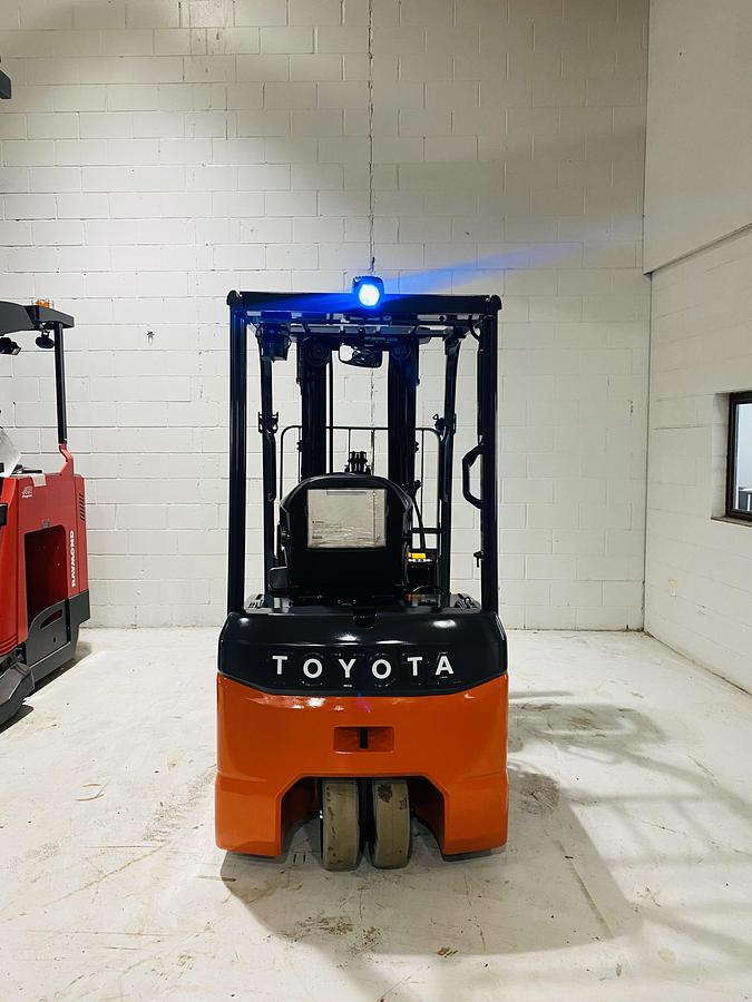 Refurbished 2020 Toyota 8FBE20U | 4,000 lb | 189” Triple Mast | 36V Electric | Side‑Shift | Cushion Tires | Narrow‑Aisle 3‑Wheel