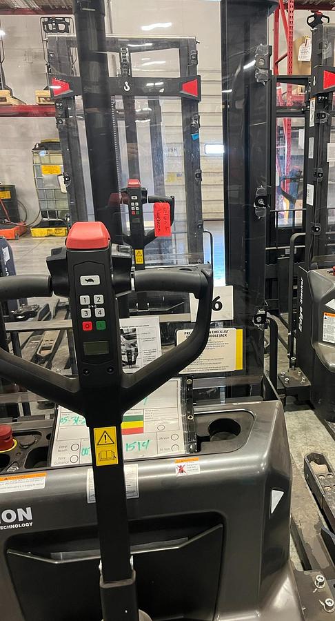 2022 Edge PSE26NSL 112 G walkie straddle stacker rear tiller control view with handle and operator controls