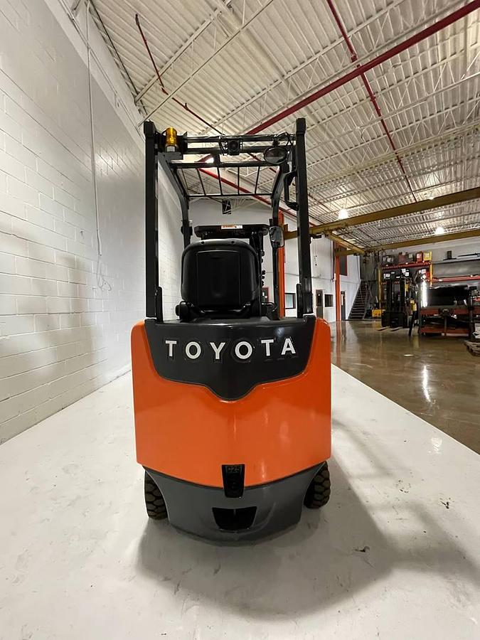 Toyota 8FBCU25 – direct rear view – counterweight, CSA safety decals, and clamp-ready hydraulic ports – CSA/MOL electric forklift – Brampton ON