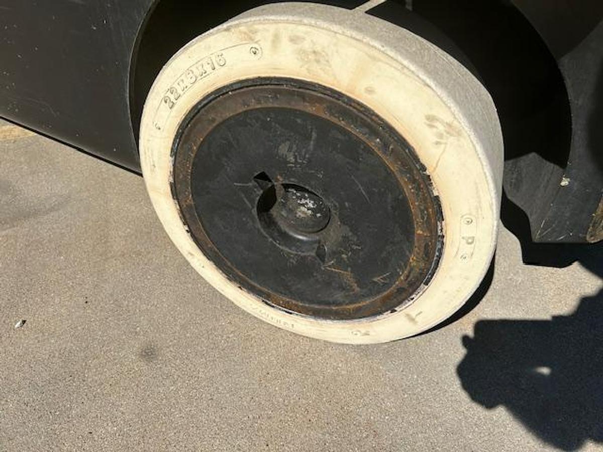 Close-up of solid non-marking smooth cushion tires on Hyster S135FT – ideal for polished indoor warehouse floors and CSA propane zones