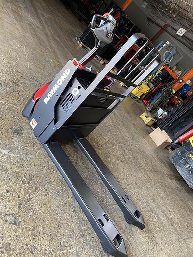 Used 2021 Raymond 8210