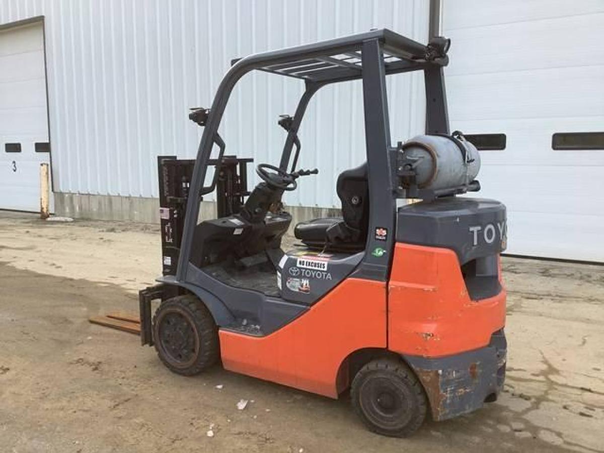 Opposite rear side angle view of refurbished 2020 Toyota 8FGCU25 LPG cushion forklift showing truckers mast, side shift carriage, and rear chassis layout during Brampton deployment