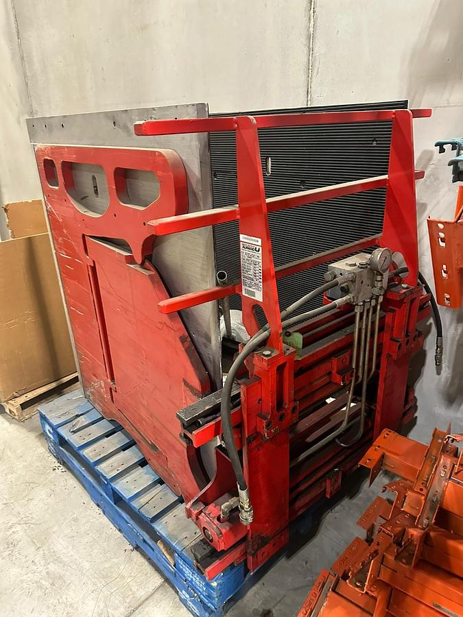 Close‑up rear‑side detail of Bolzoni Auramo KS09Z6A clamp showing pads and frame structure