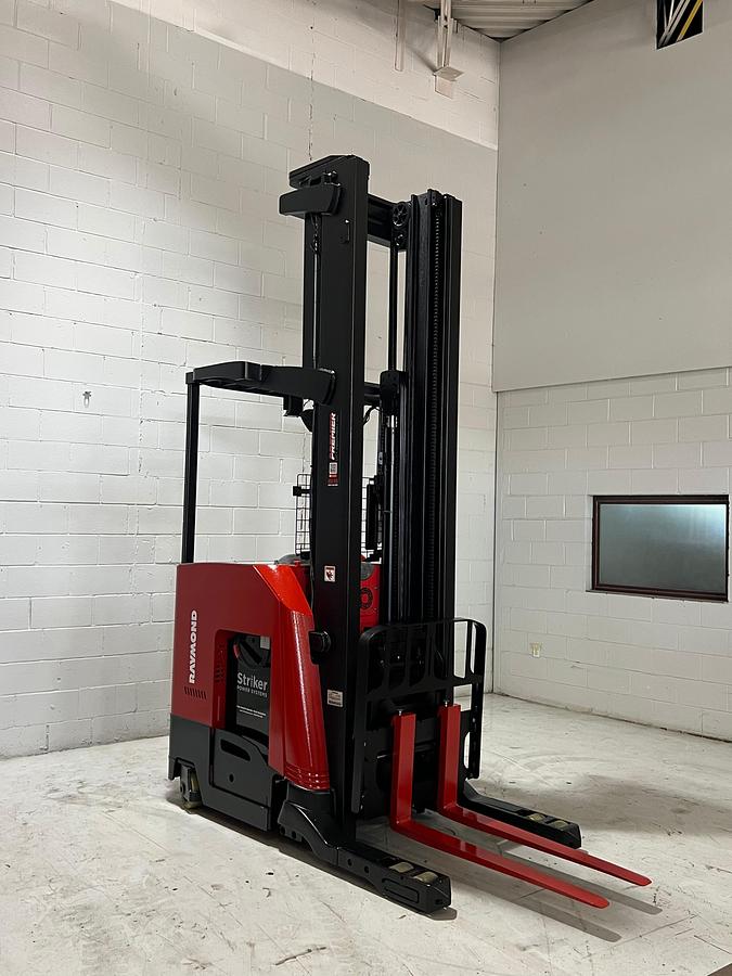 Front angled view showing mast rails and 42” fork tips