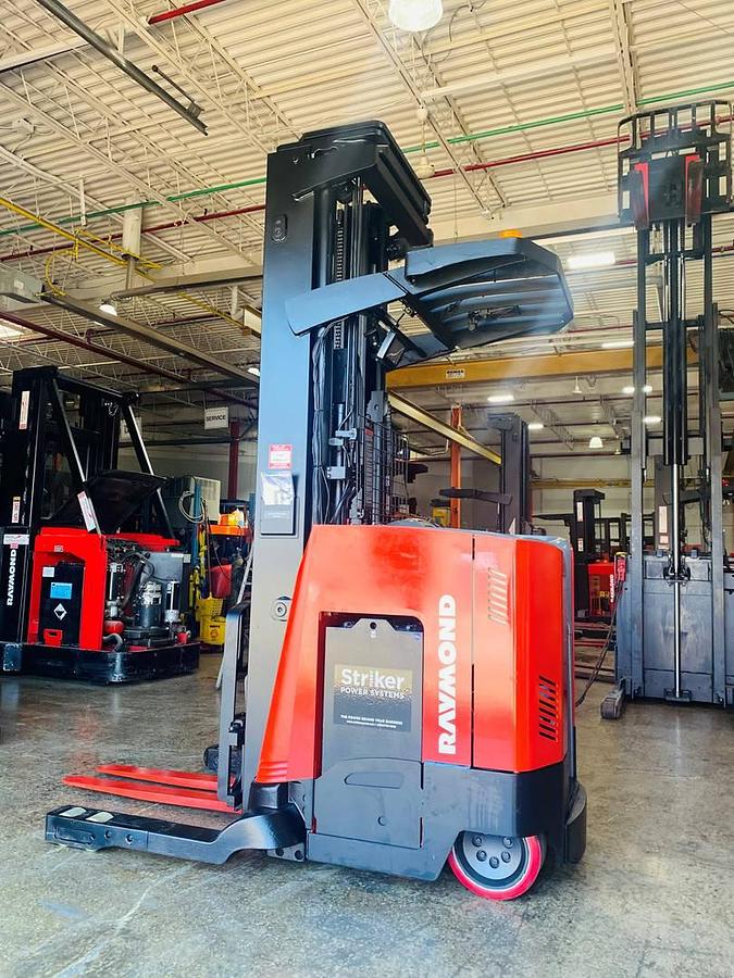 Raymond 750-R35TT – full side profile – mast, chassis, and battery compartment – CSA certified narrow aisle reach truck – Brampton ON