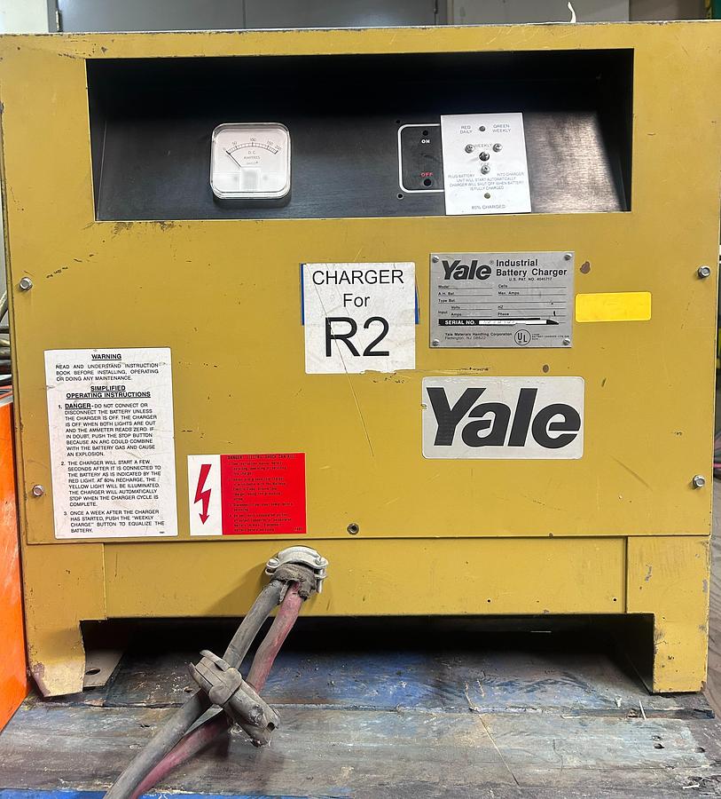 “Yale 3YTN12‑775 forklift battery charger, 24V 153A lead‑acid unit with UL certification.”