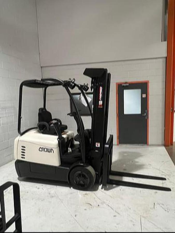 CSA-Certified Electric Sit-Down Forklift – 3,500 lb Crown SC5225-35 for Indoor Warehouse Use – Delivered to Brampton
