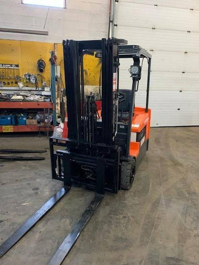 Toyota 7FBEU20 – angled rear view – operator seat, overhead guard, and counterweight – CSA certified 3-wheel electric forklift – Brampton ON