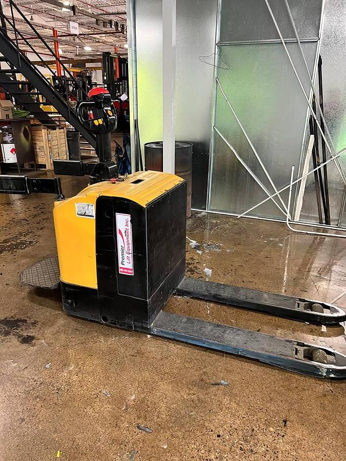 Starke PTR50-EAPS – side profile – battery compartment, platform folded, poly tread tires – electric pallet jack – Brampton ON