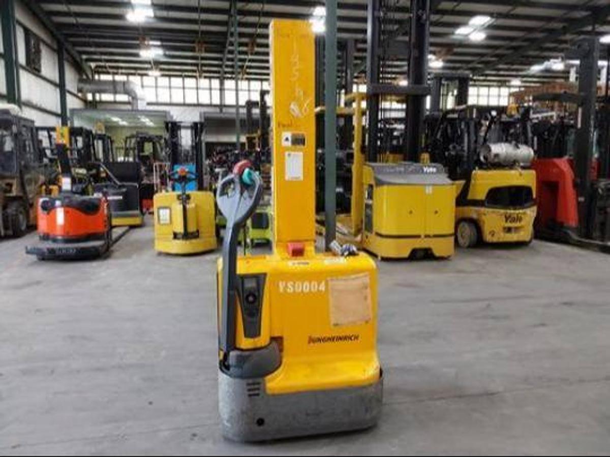 Jungheinrich EMC110 – rear view – battery compartment, counterweight, rear caster wheels – electric forkover stacker – Brampton ON