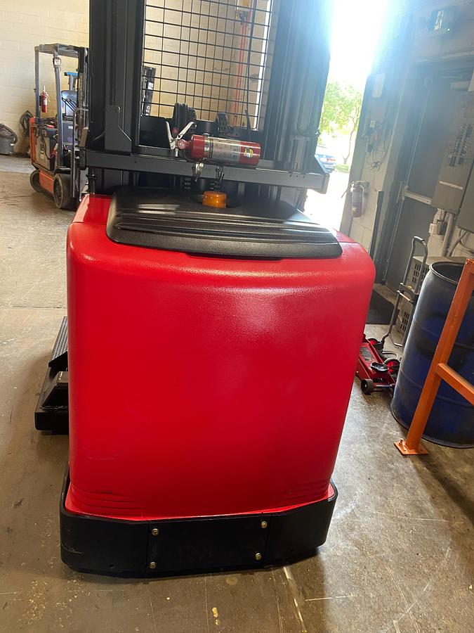 Raymond 560-OPC30TT WG – rear view – counterweight and overhead guard – CSA/MOL certified electric picker – Brampton ON