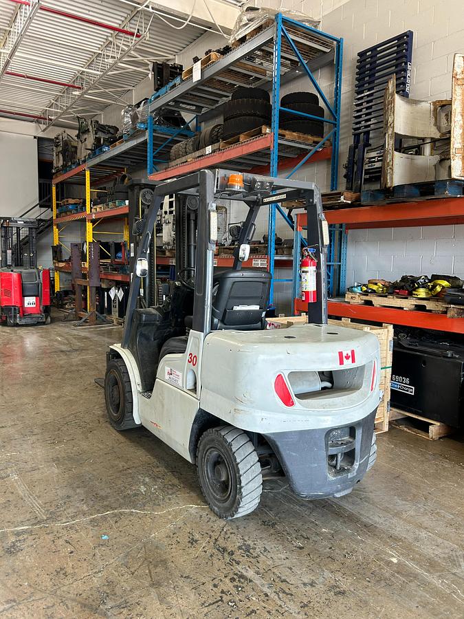 Unicarriers FHD30‑A1 6,000 lb Triple Mast Forklift