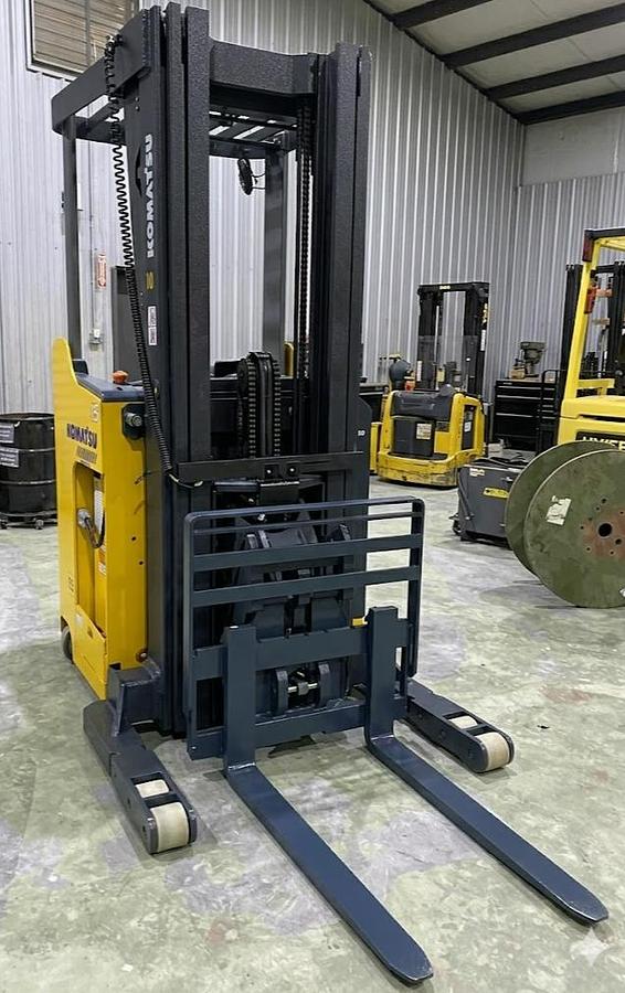 Front view of 2017 Komatsu FR15K‑3 with 95-inch lowered and 210-inch raised mast and double‑reach mechanism.