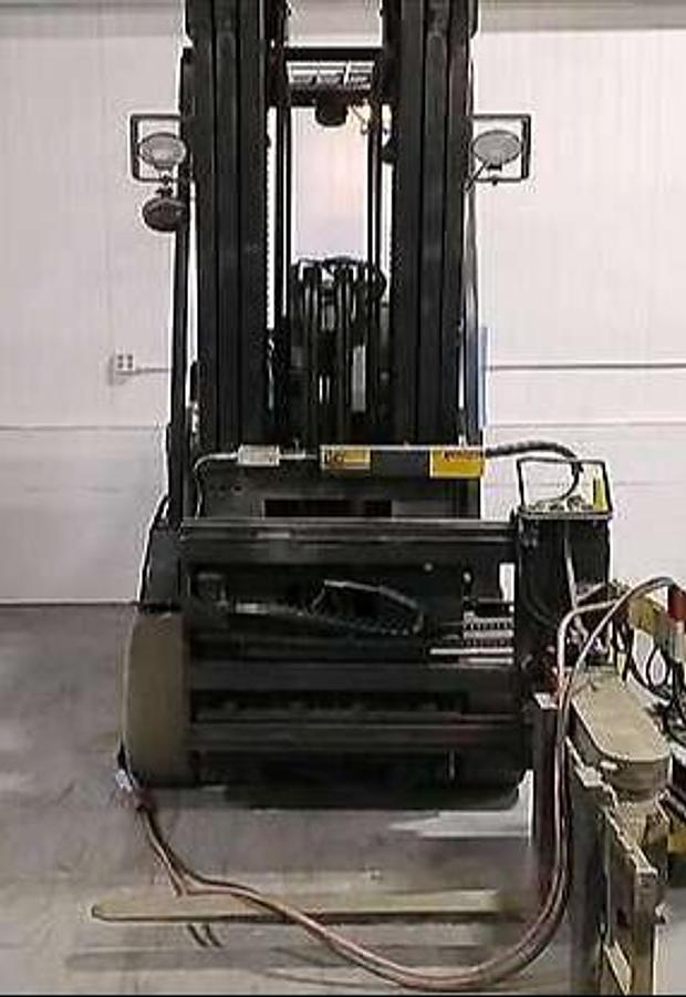 Front turret view of Hyster E80Z electric forklift – CSA-certified 8,000 lb UL/EE-rated unit with triple mast, reinforced carriage, and cushion tires for indoor dock work – Premier Lift Equipment Brampton ON