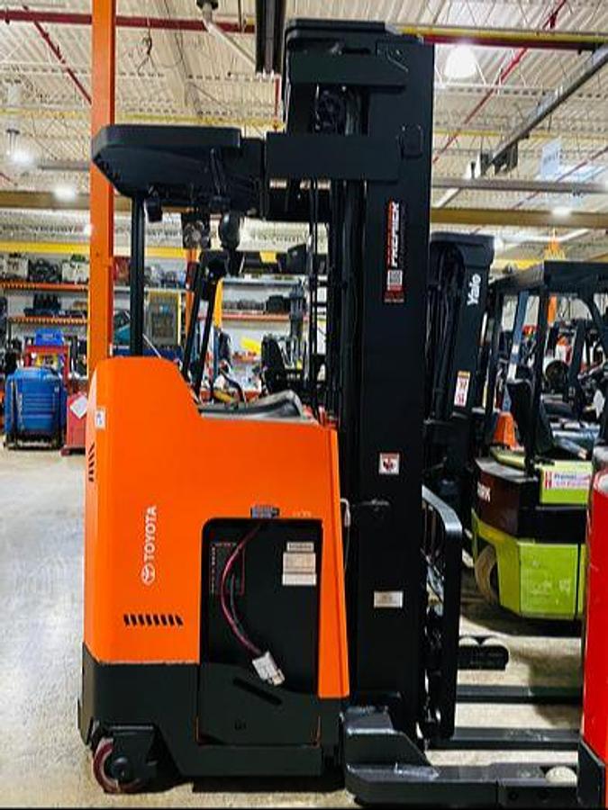 Toyota 9BRU23 CSA single reach truck Mississauga 4500 lb 240” lift