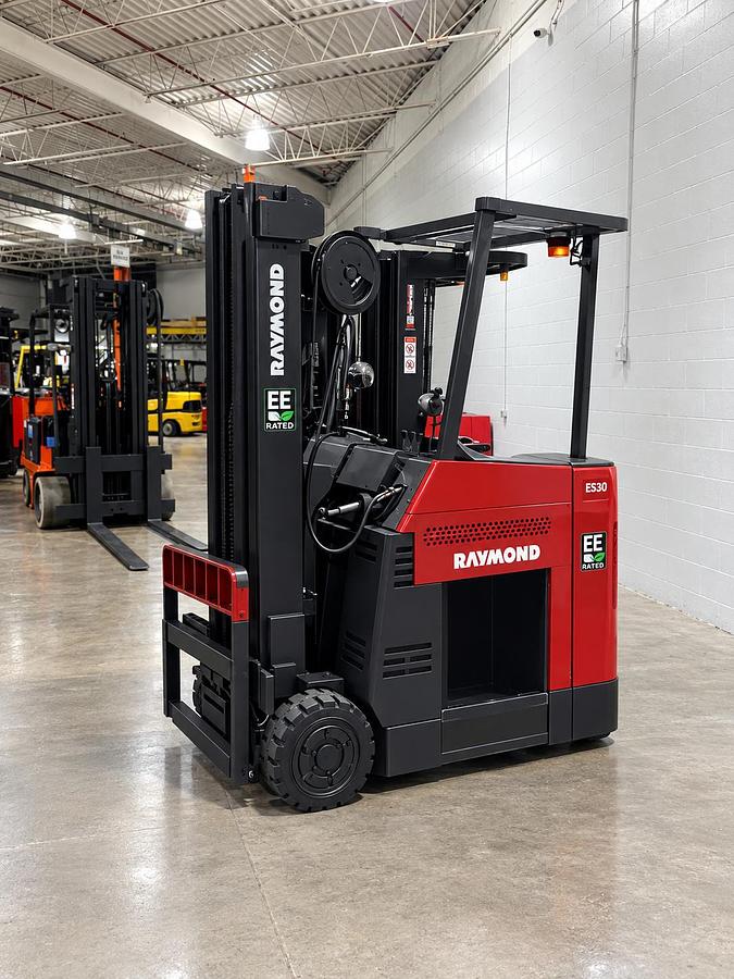Raymond 060C40TT EE‑rated stand‑up counterbalance — 4,000 lb capacity, 194” mast, 36V electric