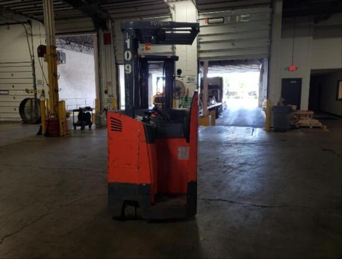 Refurbished 2020 Toyota 8BNCU15 | Stand‑Up Counterbalance | 3,000 lb | 83/189" TSU Mast | 36V Electric | Side‑Shift | CSA Certified | Brampton ON